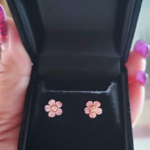 Mother of Pearl Sakura  Earring with Diamond